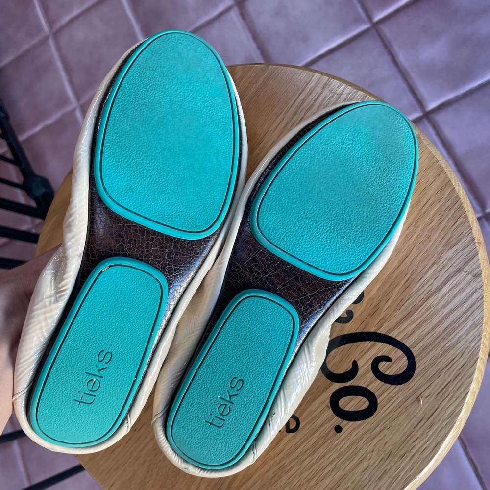 SOLD—Tieks size 7 Foldable Patent Leather Ballet Flats EUC - Picture 12 of 12
